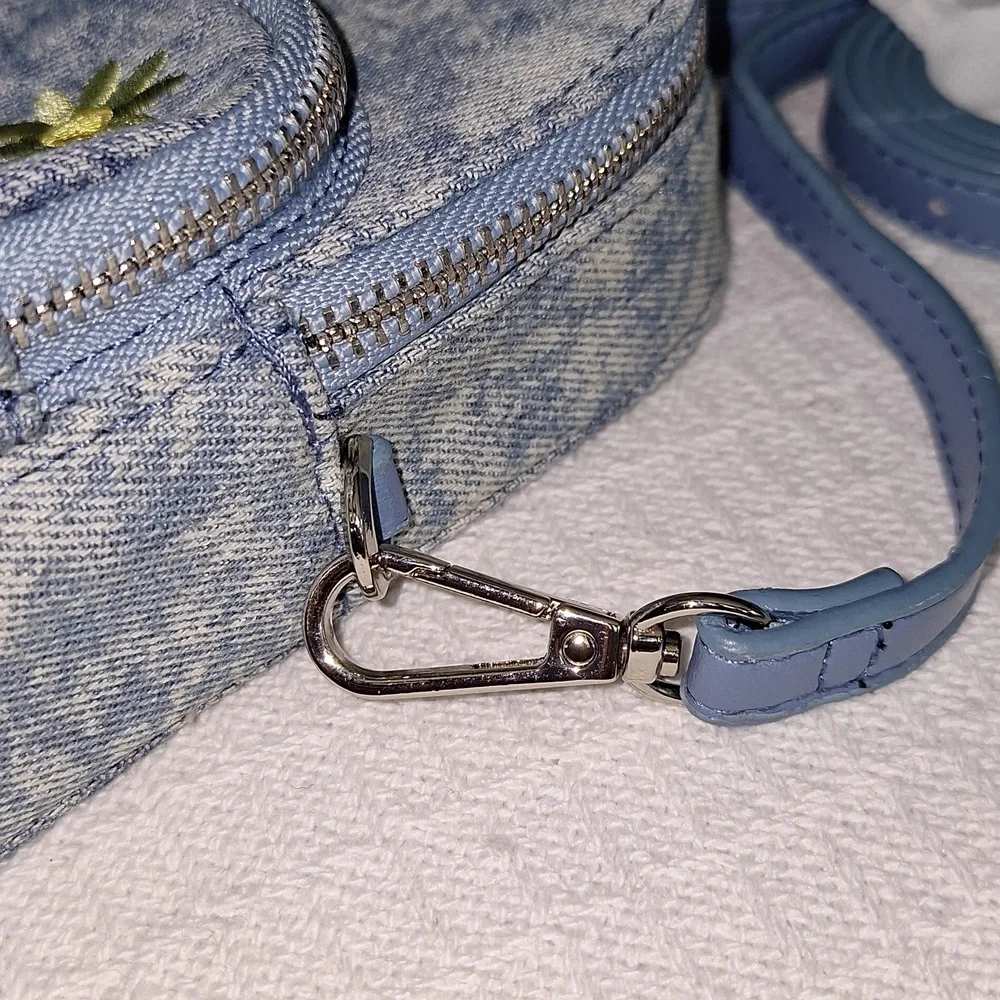🌼 Crossbody denim girls purse/bag with embroidered flowers by No Boundaries - Picture 11 of 13
